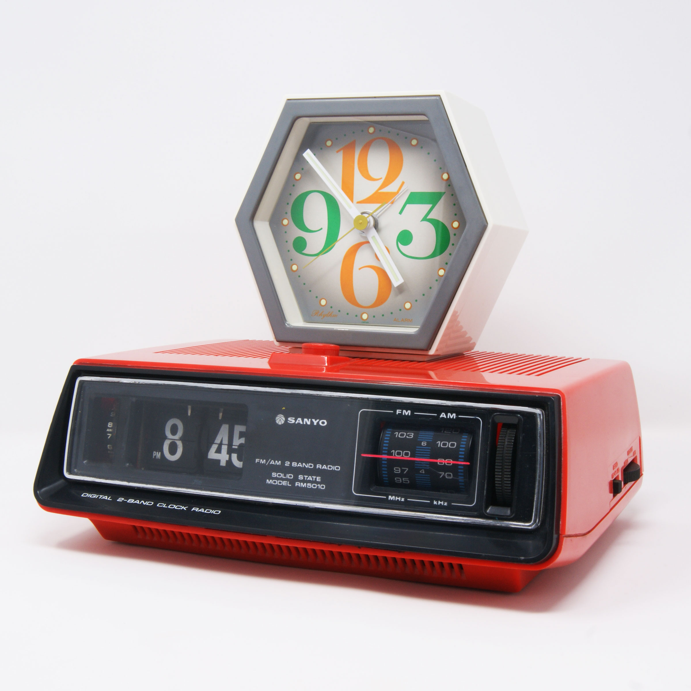 Radio reloj despertador flip clock Sanyo Regreso al futuro